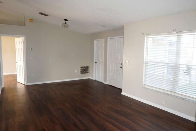 Photo - 3175 Victoria Dr