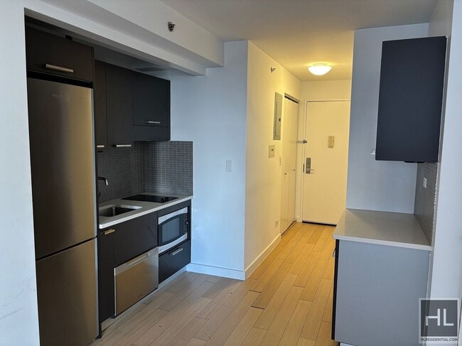 Building Photo - East 39th Street Unit 9C Rental
