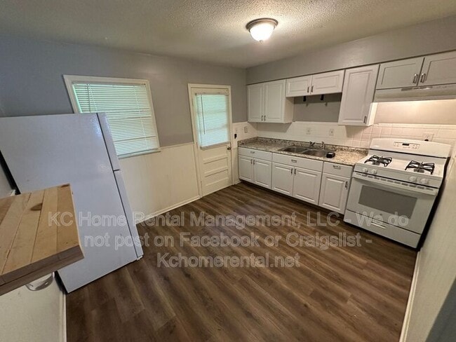Photo - 3028 N 71 St