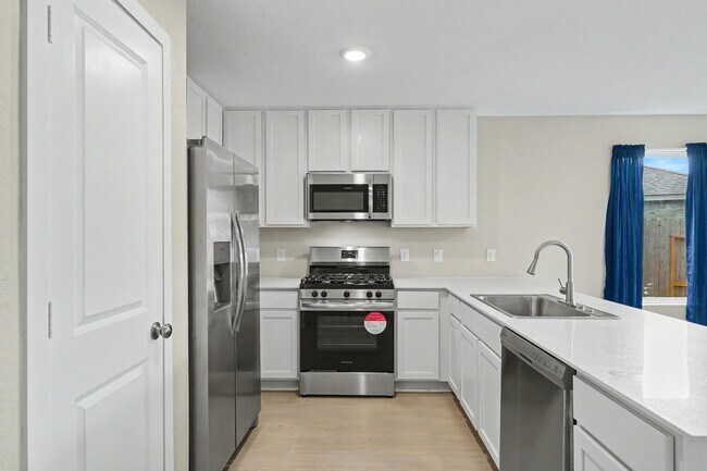 Photo - 21154 Vercelli St