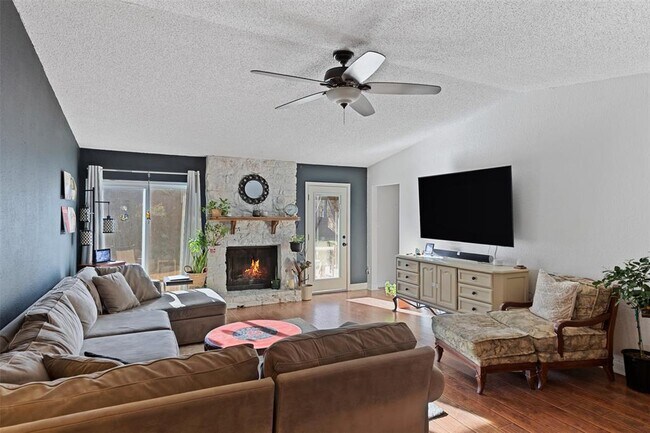 Photo - 3909 Holt Dr