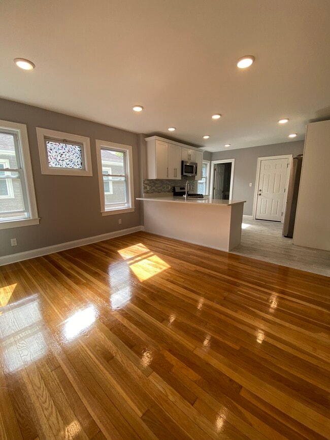 Photo - 7 Elmira St Unit Bedroom 1