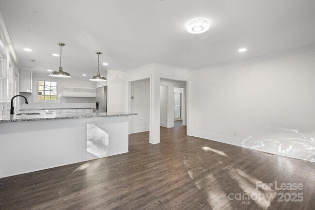 Photo - 225 N Lee St