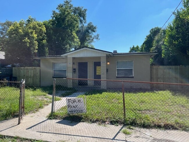 Building Photo - 1829 Lambert St Rental