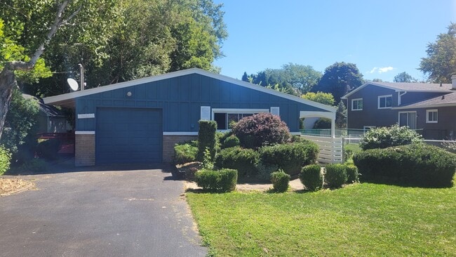 Photo - 504 S Butterfield Rd.