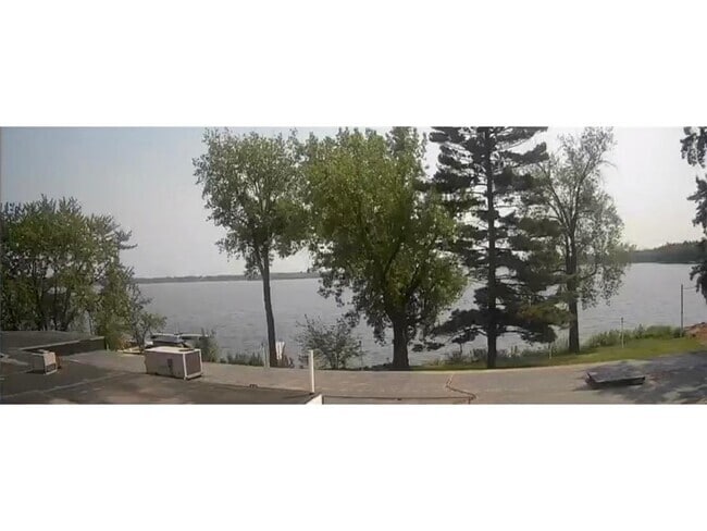 Building Photo - 10762 Lakeview Shore Drive Rental