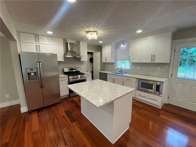 Photo - 105 Paris Ln