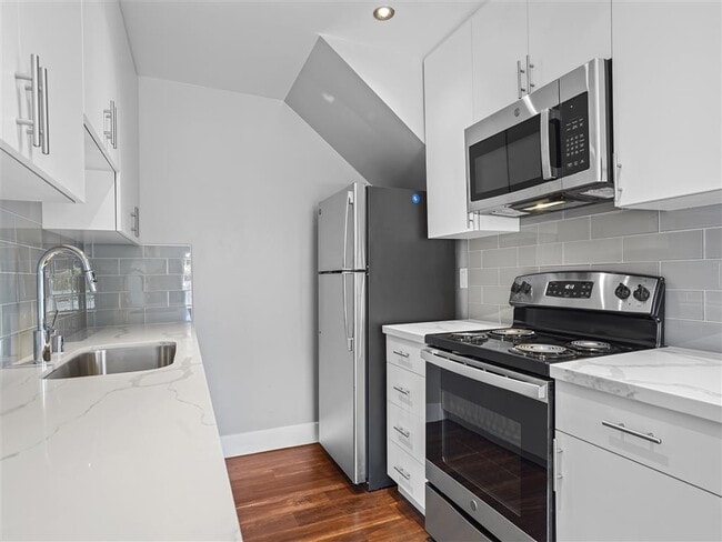 Photo - Peninsula Pines Apartments