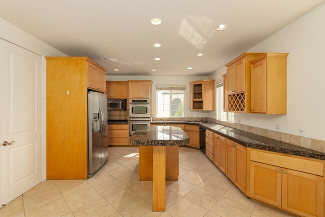 3 Primary Suite Home 1 Block From the Beach - 3 Primary Suite Home 1 Block From the Beach