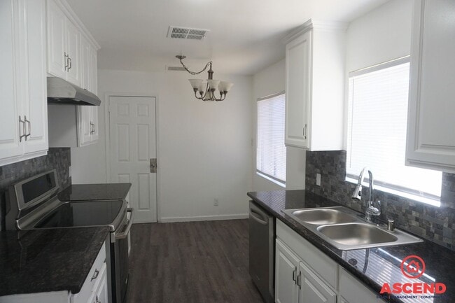 648 Delfino Ln