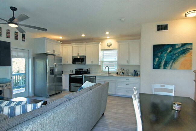 Photo - 14146 Miramar Dr