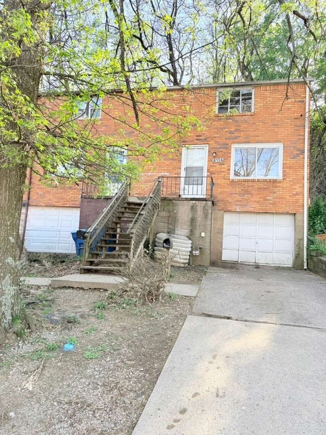 Building Photo - 2 Bedroom / 1 Bathroom House in Quiet Neighborhood