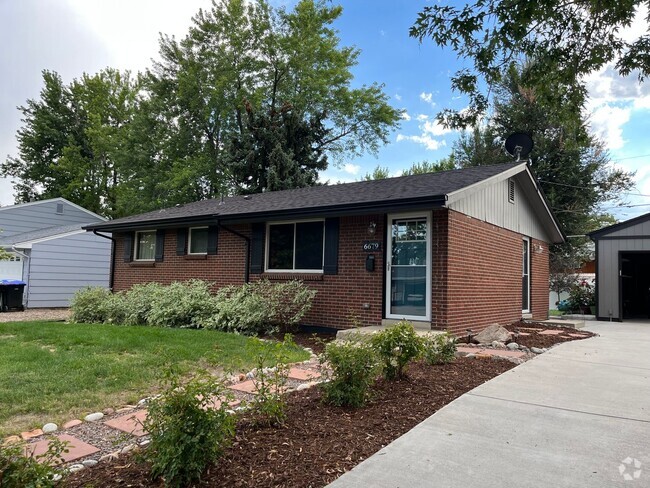 Building Photo - Beautiful 2 Bedroom + 2 Bonus Rooms, 3 Bat... Rental