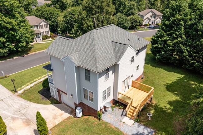 Photo - 3 Bedroom || 2.5 Bathroom Home with Basement