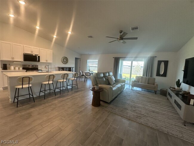 Photo - 1614 NE 2nd Pl Casa