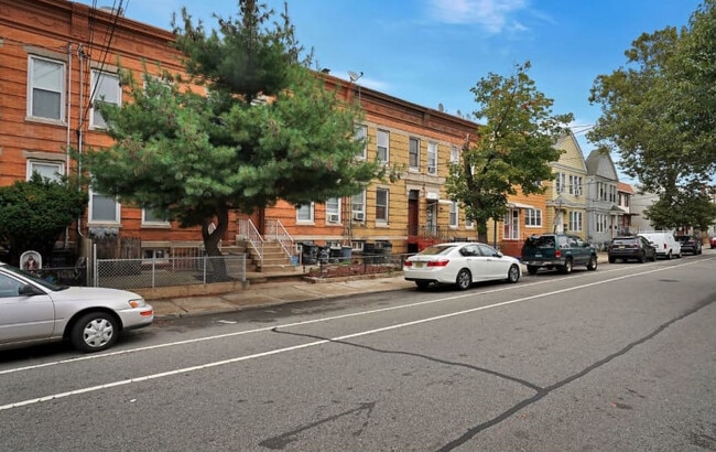 Vista a la calle - 394 Woodlawn Ave