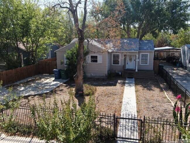 Building Photo - 414 Elmwood Dr Rental