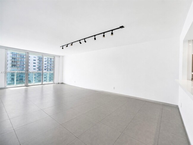 Photo - 19380 Collins Ave Unit 905