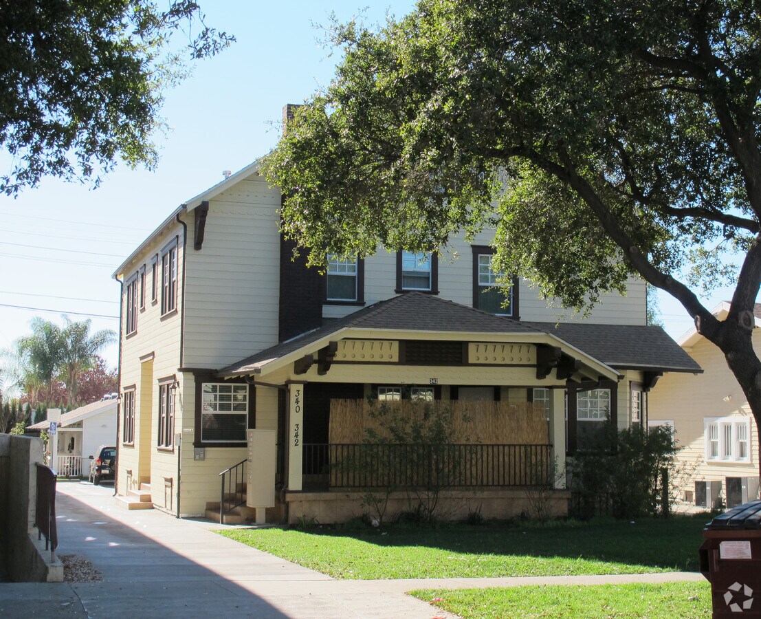 Photo - 340-342 Riverdale Dr