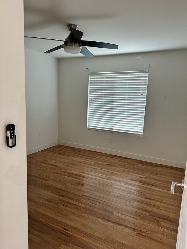 Photo - 3102 E Vanowen Ave