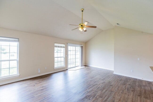 Photo - ***255 B ravenwood Blvd***