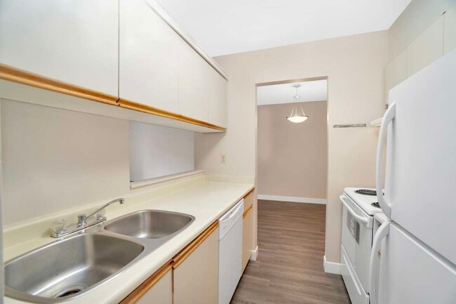 Carlton Park Gardens Apartments