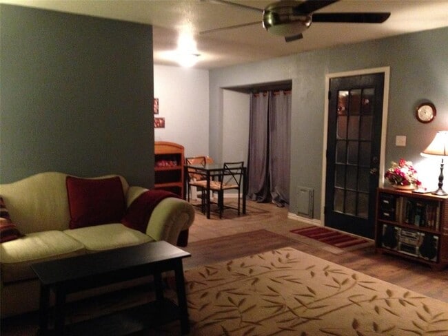 Building Photo - 1917 Castle Gate Cir