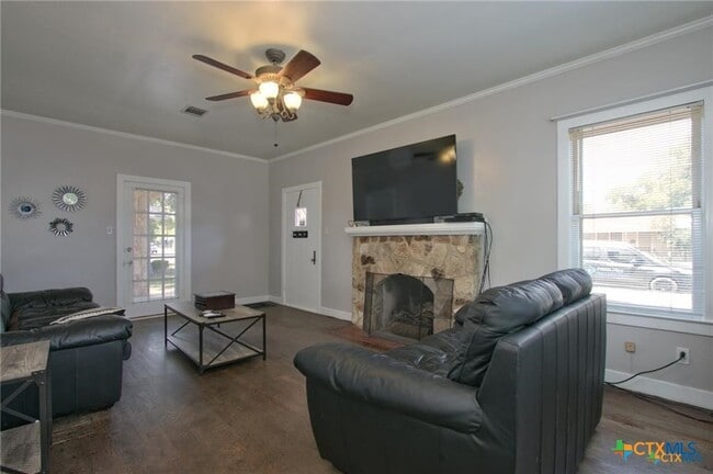 Photo - 320 E Faust St