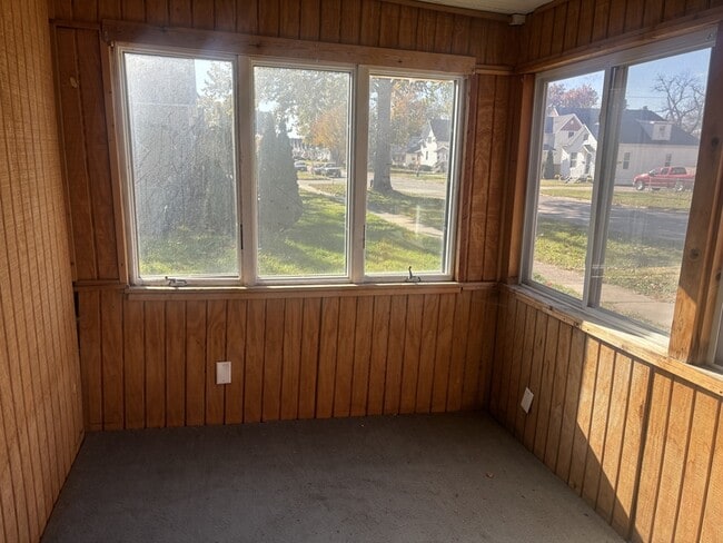 Photo - 527 9th St SW