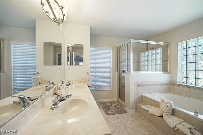 Building Photo - 5007 SW 27th Ave