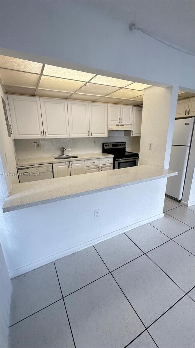 Photo - 17650 NW 68th Ave Unidad A1005