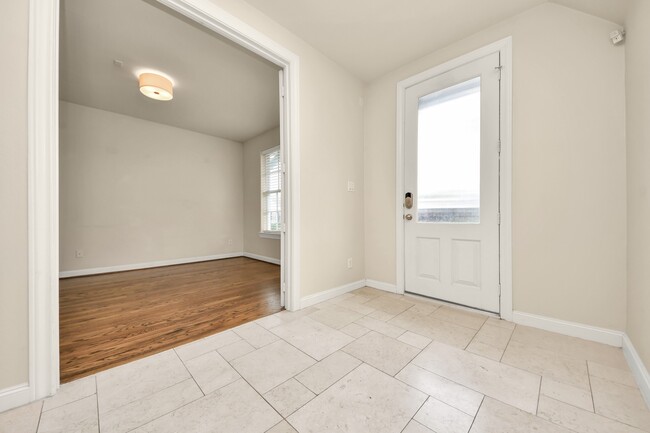 Photo - 210 E 28th St
