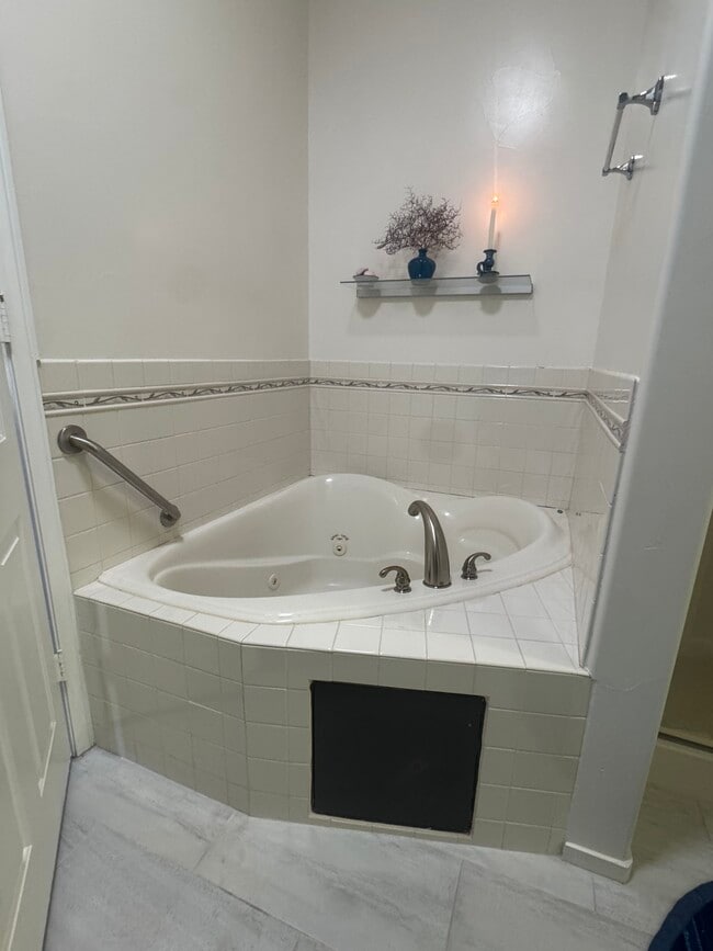 Building Photo - 15935 Mary Cir Unit Studio in ranch