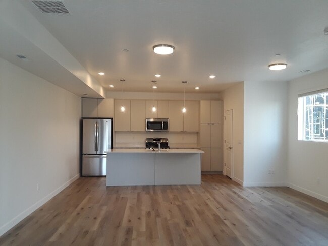 3371 S Orchard Dr