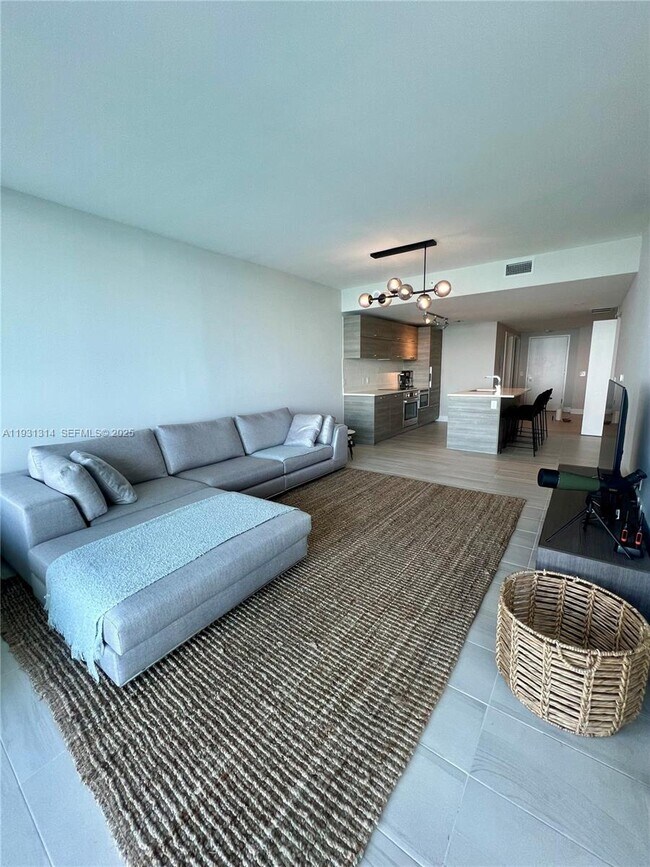 Photo - 650 NE 32nd St Unidad 3106