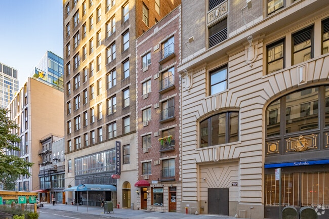 Photo - 114 E 27th St