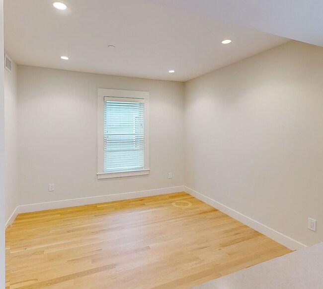 Photo - 208 Banks St Unit 2
