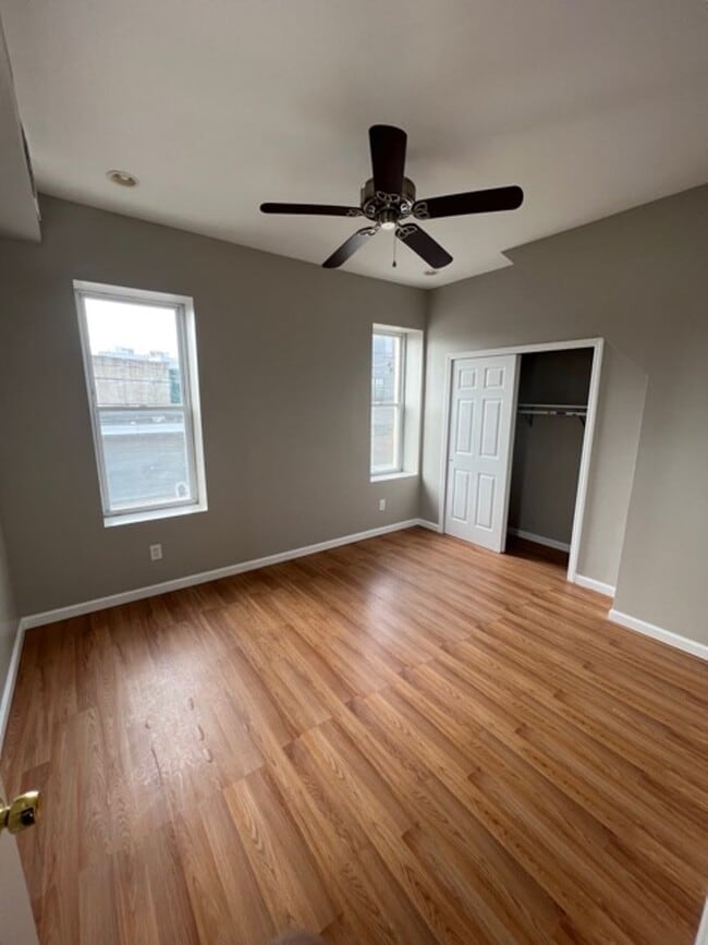 Building Photo - 2113 E Huntingdon St Unit 2nd Floor