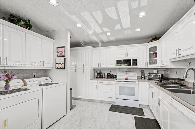Building Photo - 1621 NW 20th Ave Unit 203 Rental