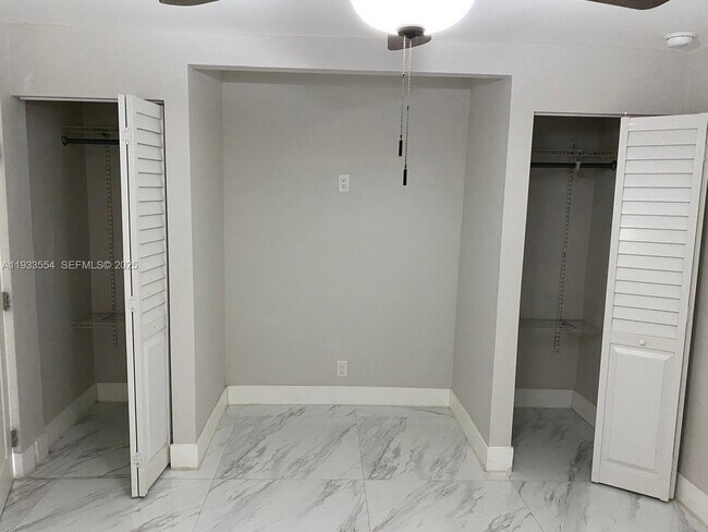 Photo - 342 E 46th St Unidad 2