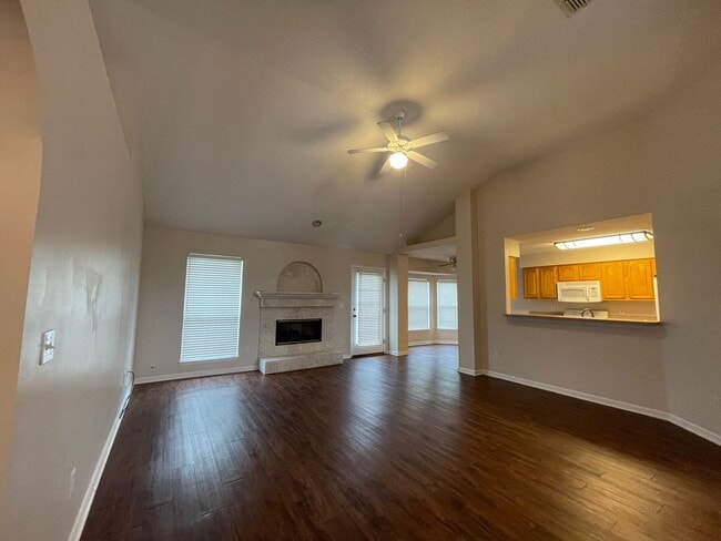 Photo - **COMING SOON** Large Three bedroom in Orange Park