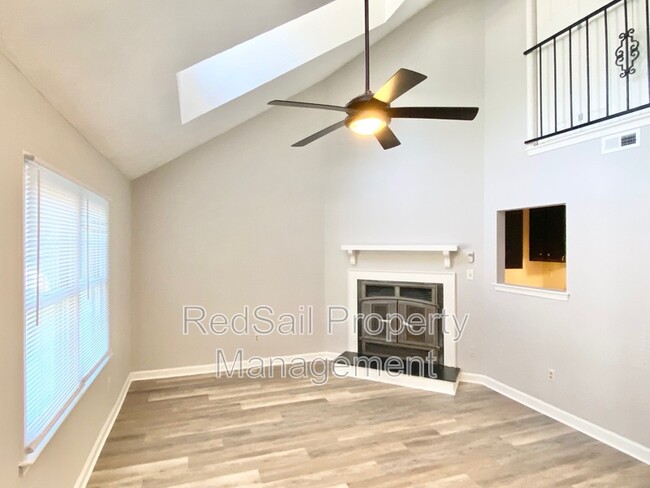 Photo - 384 Kinsmen Way
