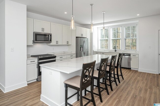 Photo - 2460 18th St S