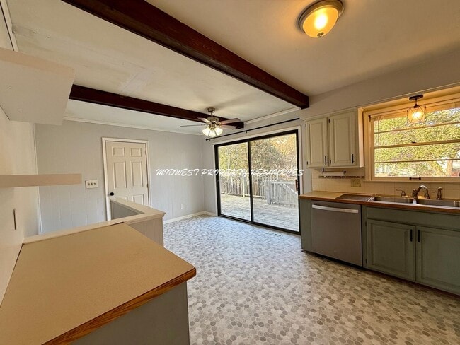 Photo - 4 Bedroom Home Near Downtown Lee’s Summit