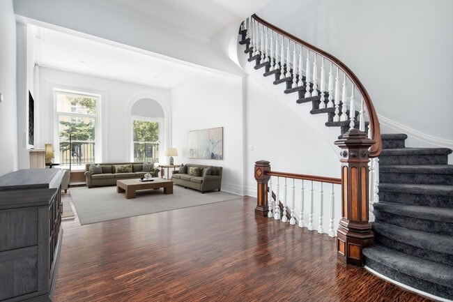 Building Photo - 179 E 64th St