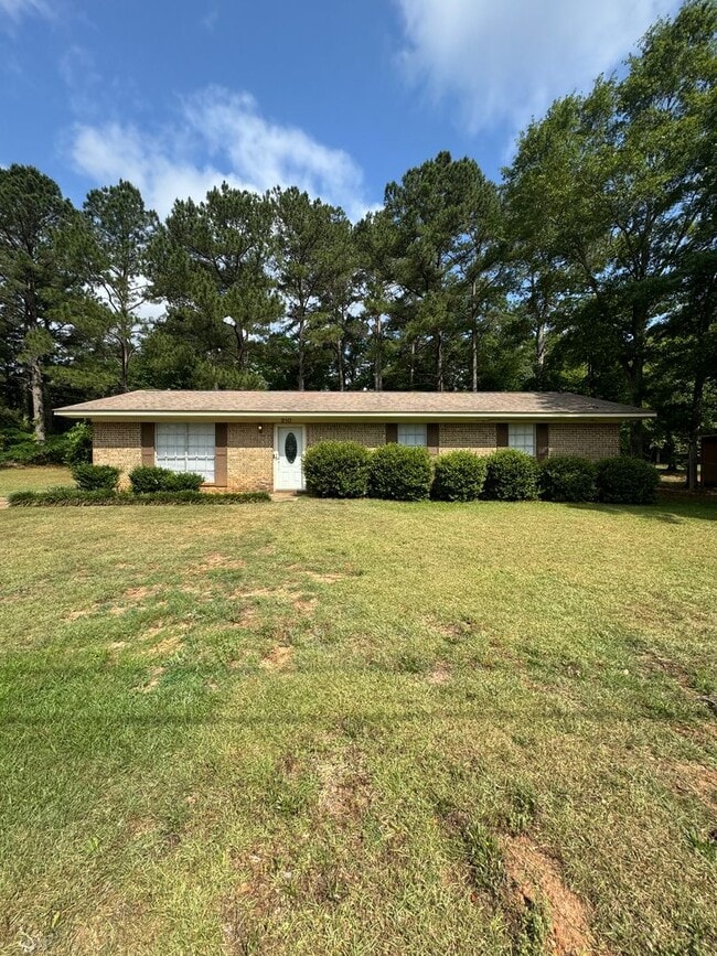 Building Photo - Available July!