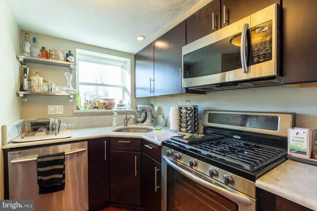 Photo - 1708 Catharine St Unit 2