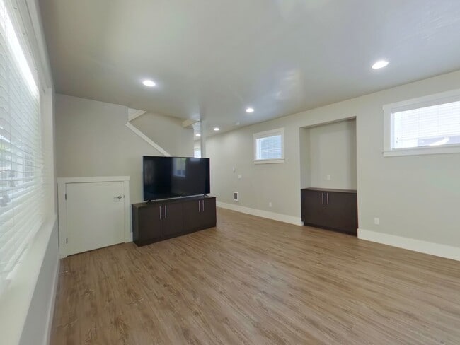 Building Photo - 335-337 NW 18th St. Unit 337 NW 18th St