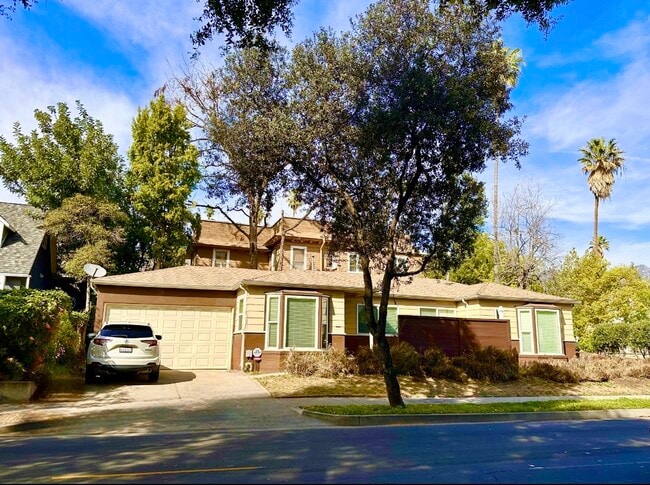 Photo - 915 N Los Robles Ave