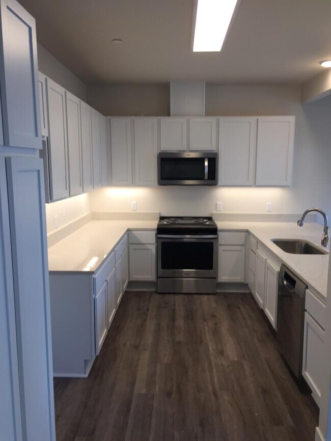 Spacious Kitchen - 217 SW 3rd Ave Unit Tievoli Apartments
